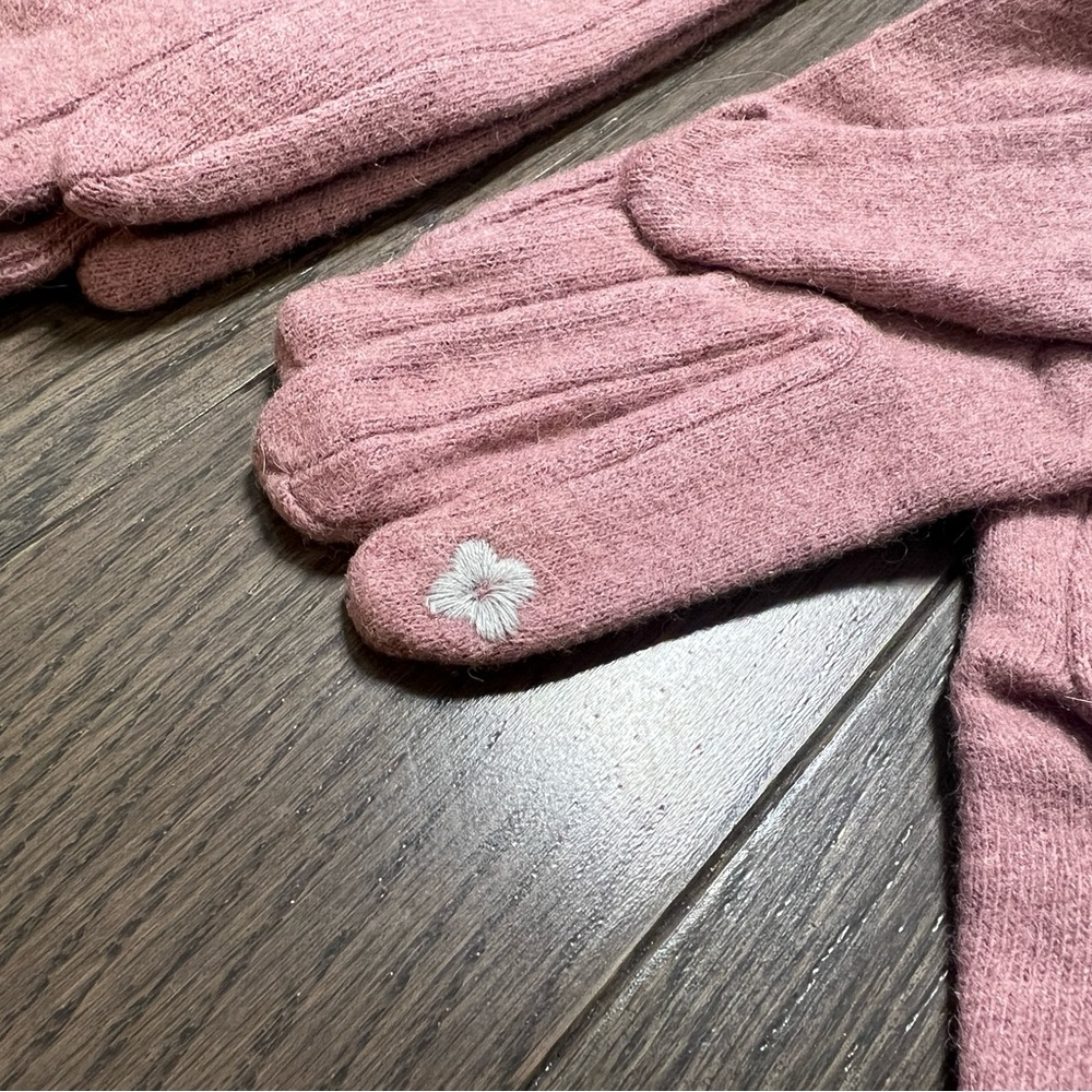 Gloves - Picture 5 of 5
